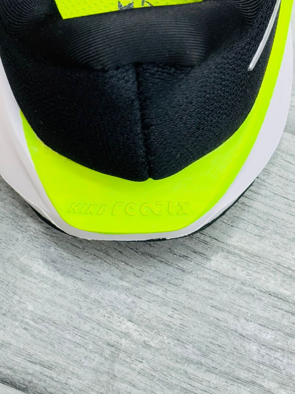 Black Air Zoom Performance Running Shoes – Sleek & Lightweight