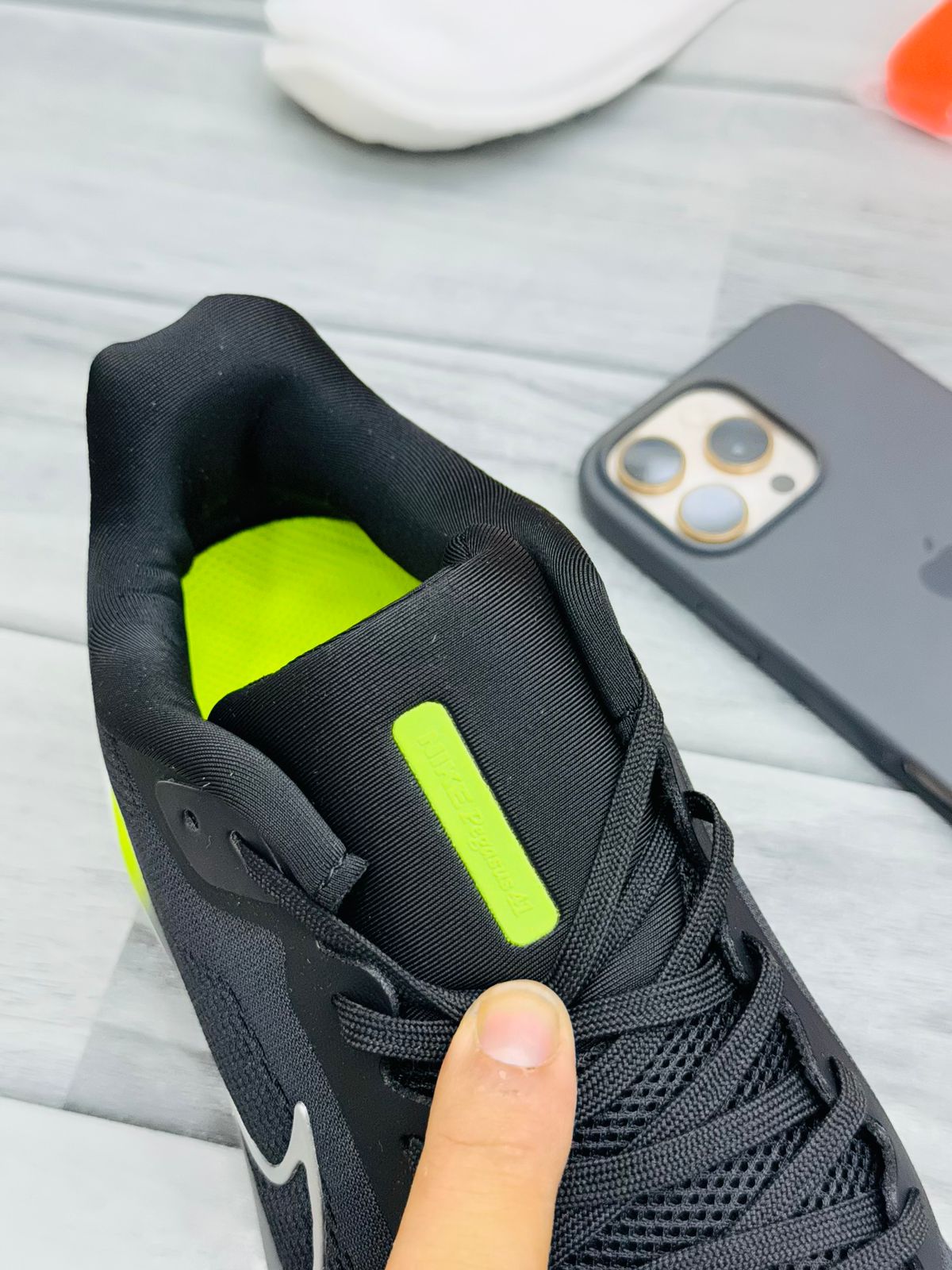 Black Air Zoom Performance Running Shoes – Sleek & Lightweight