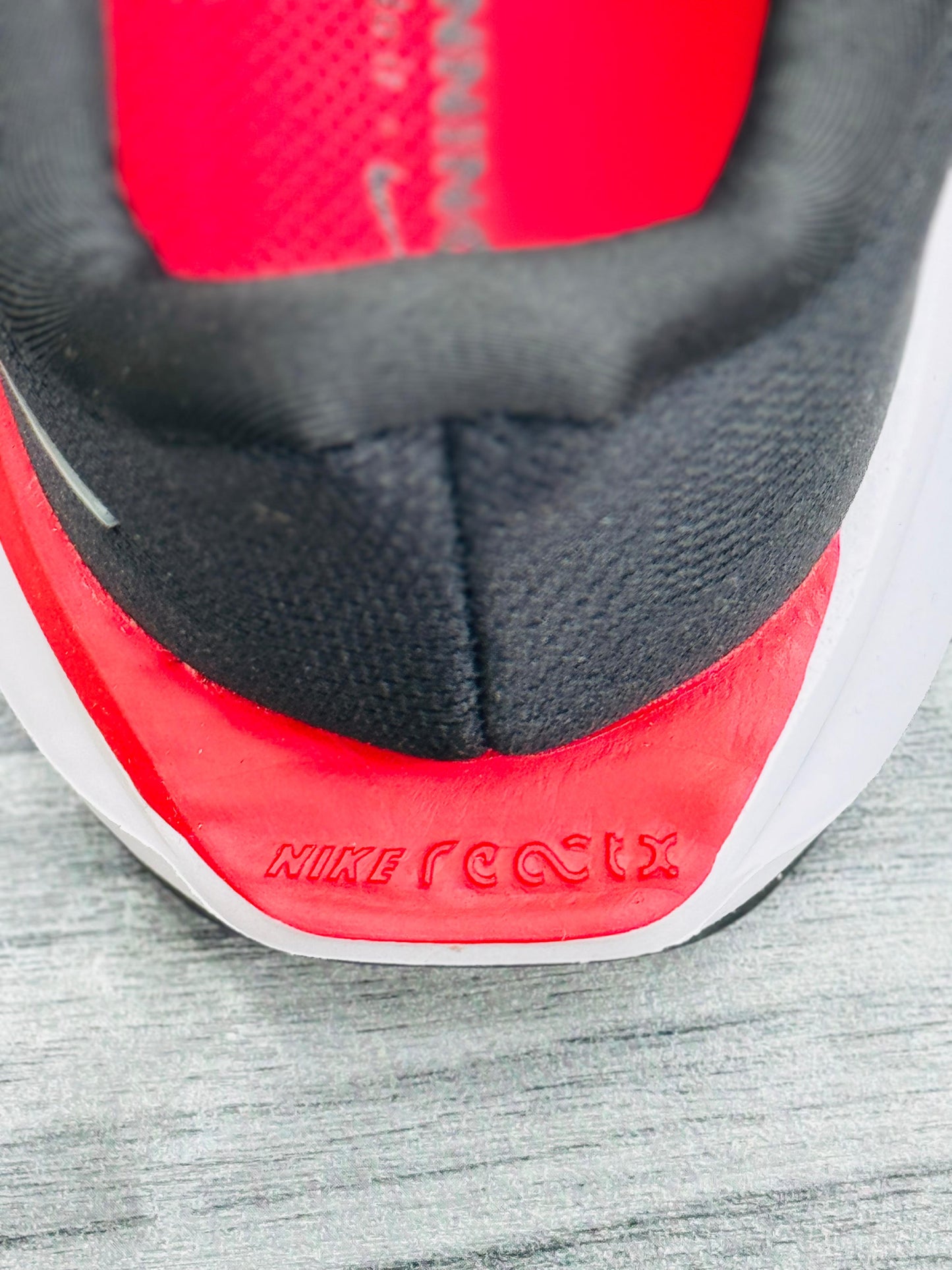 Black Air Zoom Performance Running Shoes – Sleek & Lightweight