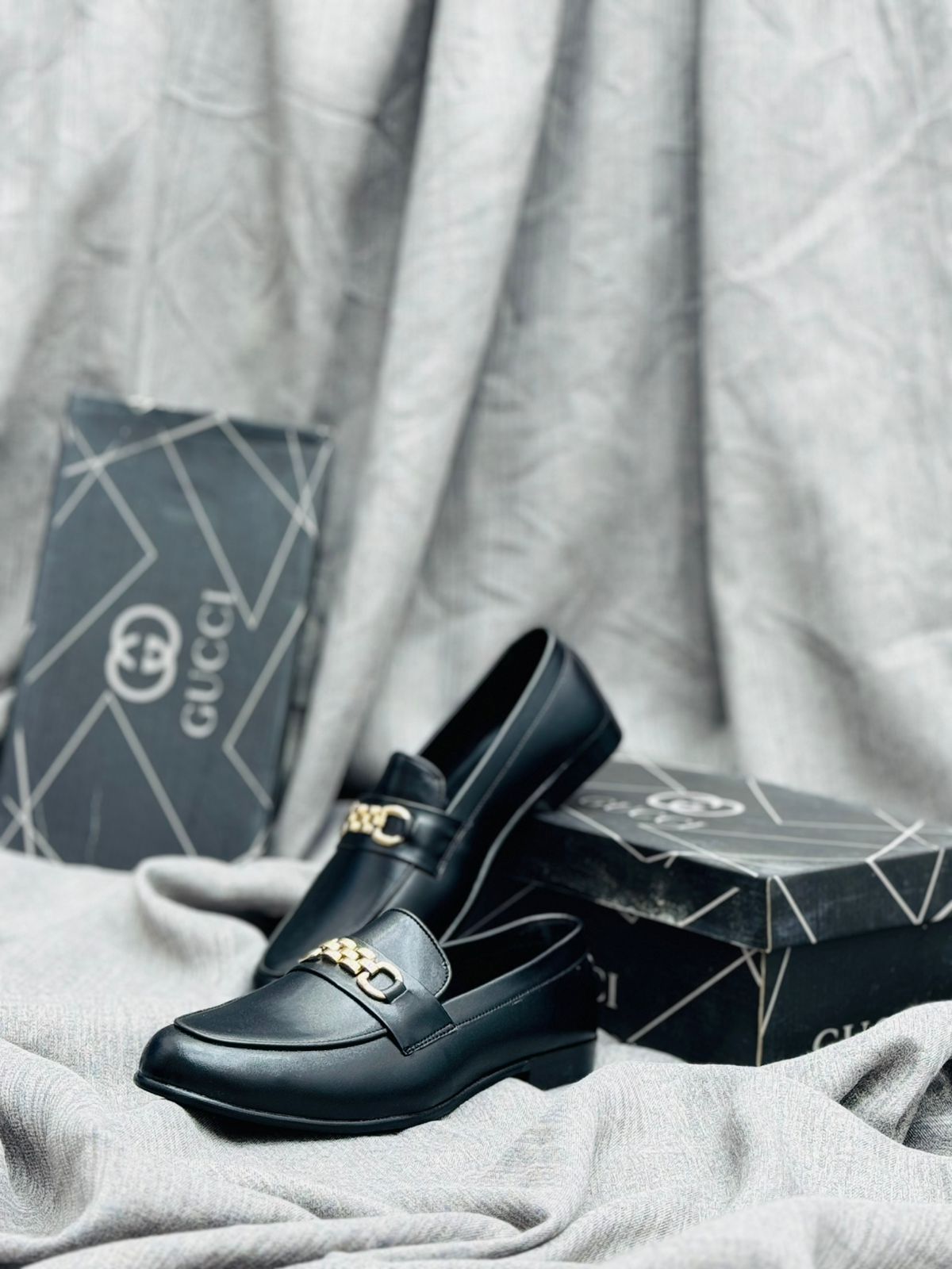 Gucci Black Leather Loafers with Gold Buckle – Premium Elegance
