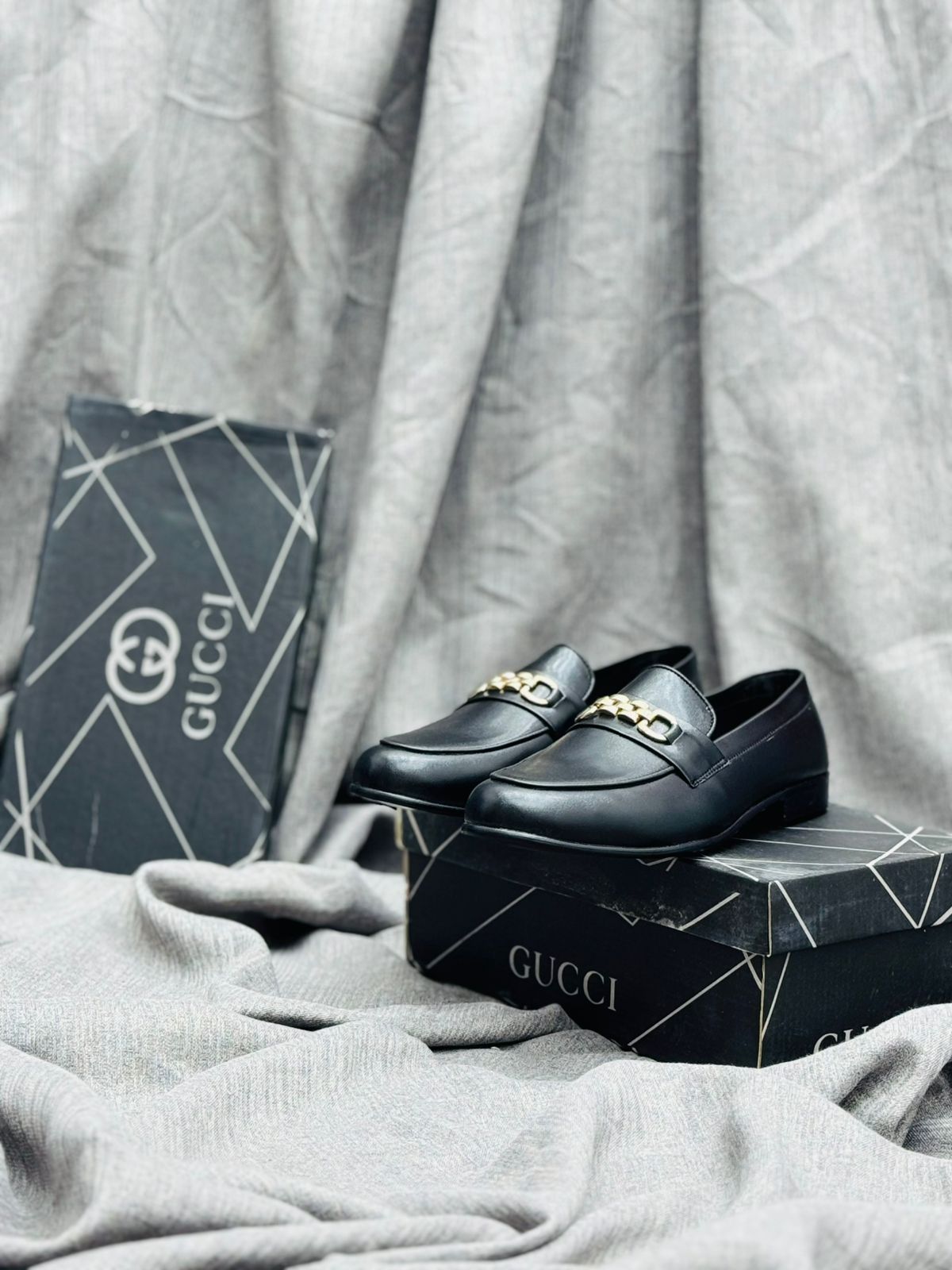 Gucci Black Leather Loafers with Gold Buckle – Premium Elegance