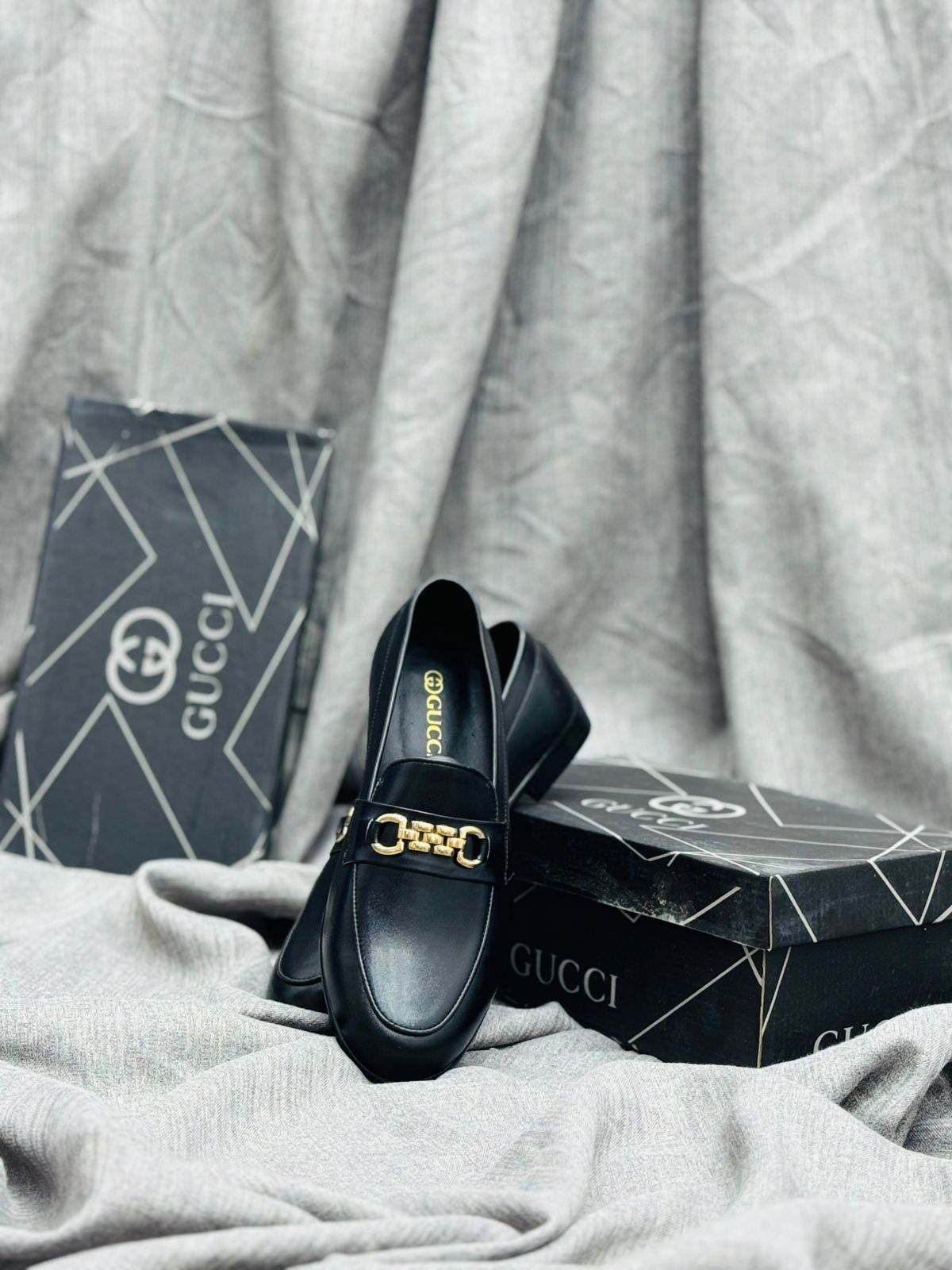 Gucci Black Leather Loafers with Gold Buckle – Premium Elegance