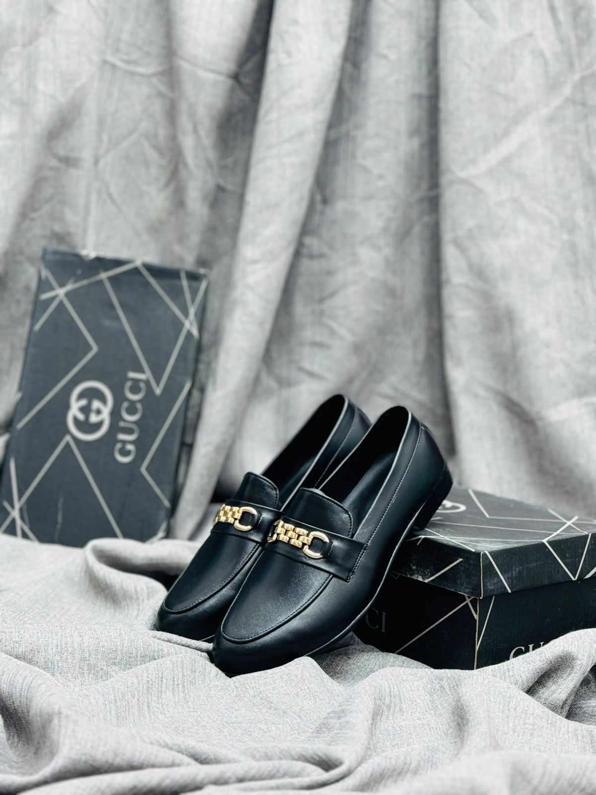 Gucci Black Leather Loafers with Gold Buckle – Premium Elegance