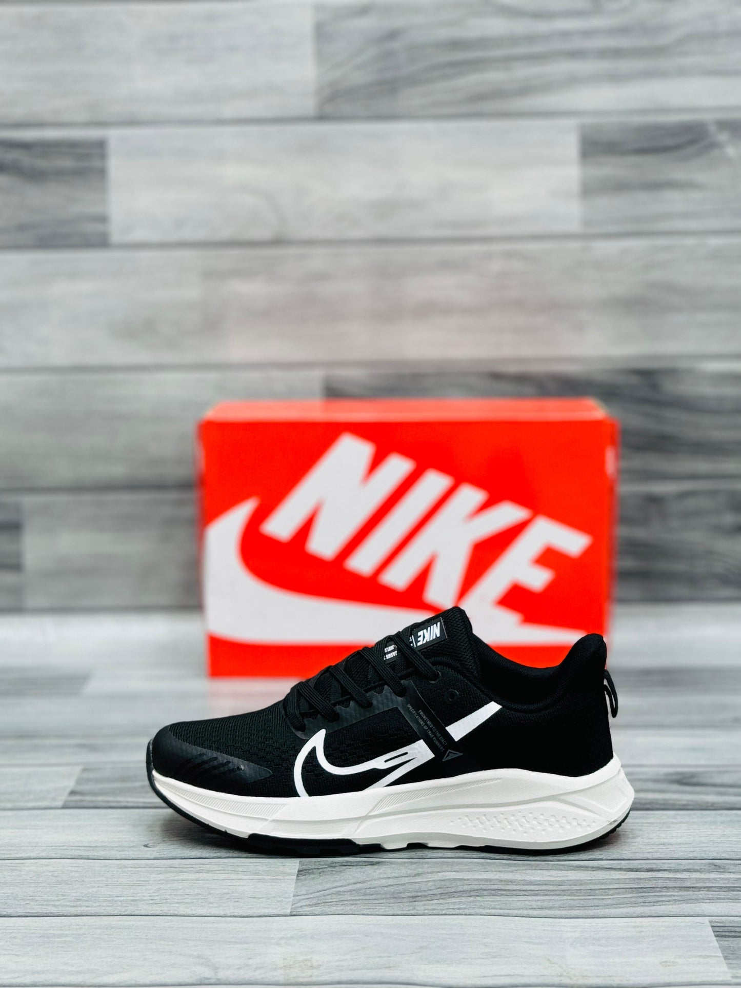 Nike Zoom Gravity Racer – Black/White Running Shoes
