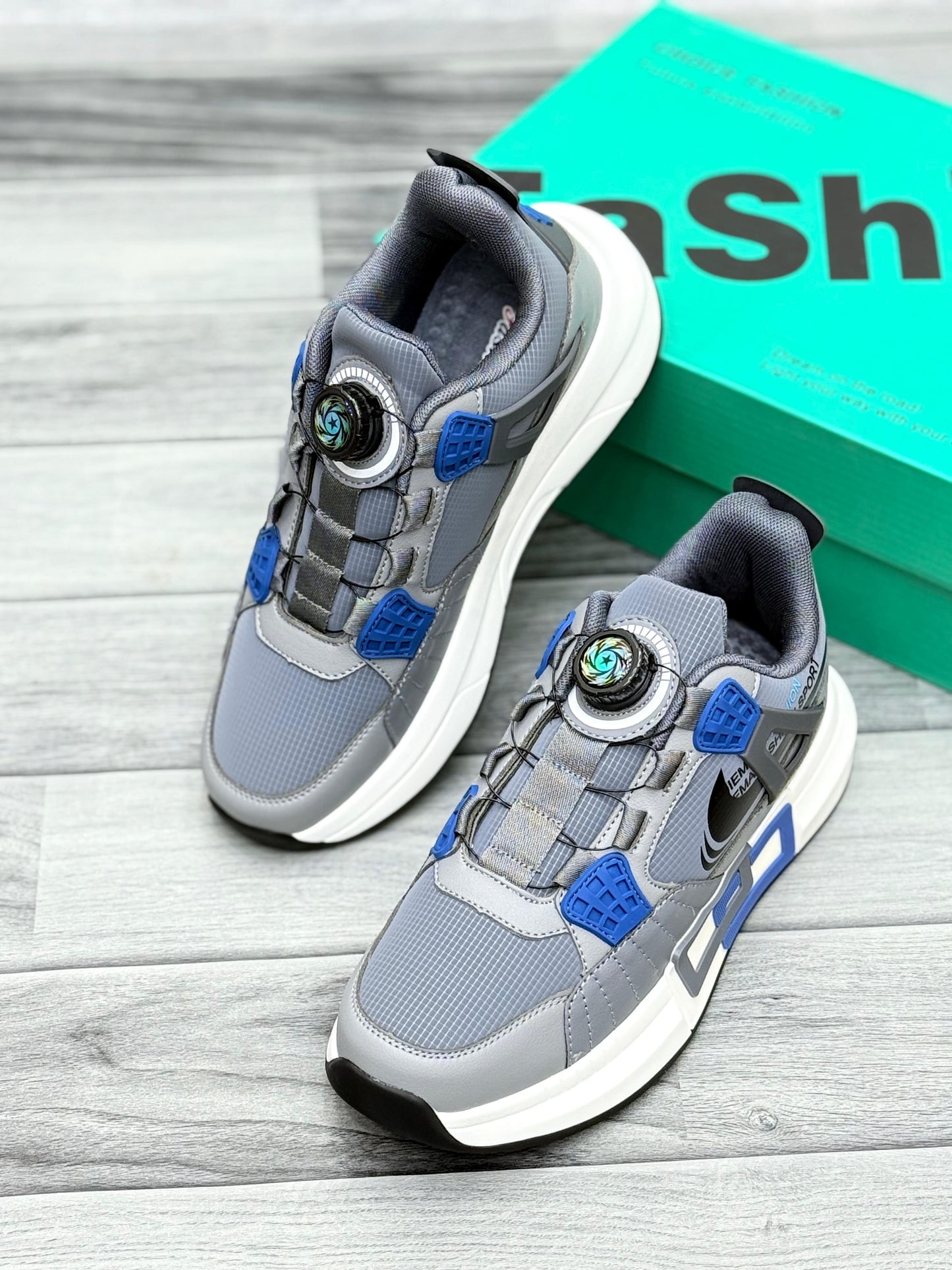 Men's Fashion Sneakers – Black & White Trendy Sports Shoes