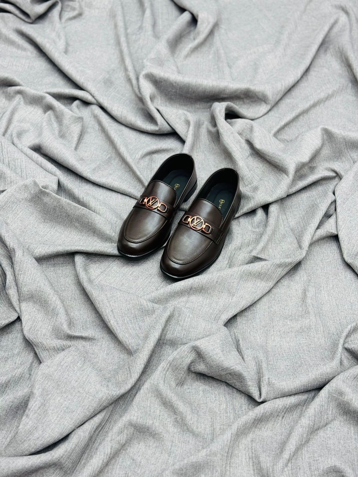 Elegant Brown Leather Loafers with Gold Buckle – Timeless Sophistication